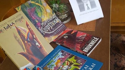 „Ateis naktis tyki, vėsi. Klajos šešėliai ramūs...“