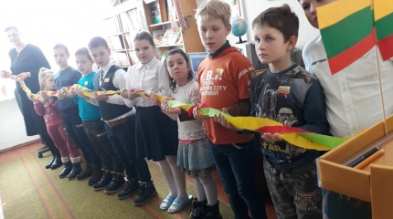 „Mes lietuvių tautos atžalėlės“