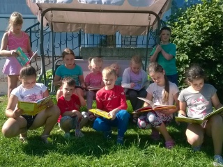 Akmenynės bibliotekoje popietė „Vasara su knyga“ 