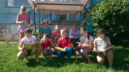 Akmenynės bibliotekoje popietė „Vasara su knyga“ 