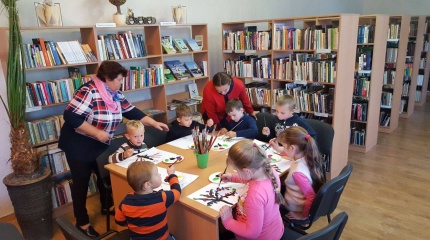 Meno terapija Pabarės bibliotekoje