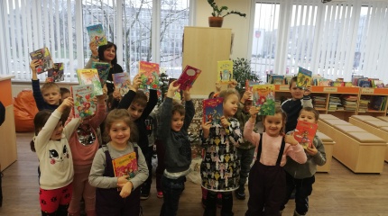 Raganaitė Lilė kvietė vaikus į skaitymo popietę