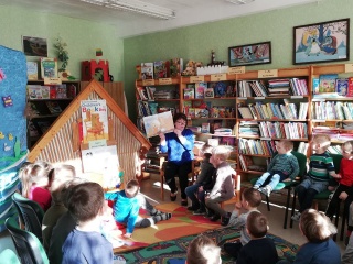„Knygos padeda neskubėti“