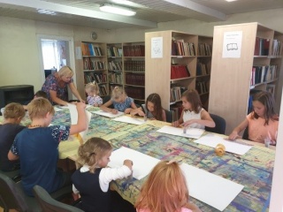 Meno terapija Skynimų bibliotekoje