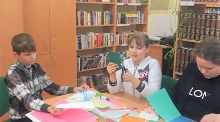 „Kalėdinių žaisliukų gamyba“