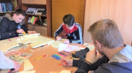 Užgavėnių kaukių gaminimo paslaptis Čiužiakampio bibliotekoje