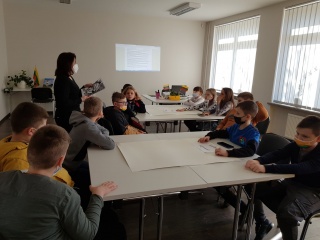 Netradicinė lietuvių kalbos ir dailės pamoka „Kalbos skrynelė“