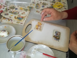 Zajęcia edukacyjne – lekcja decoupage „Barwy wielkanocne“