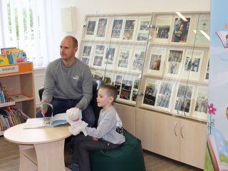 Akcija „Tėčiai skaito vaikams“ Šalčininkų bibliotekoje
