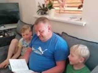 Akcija „Tėčiai skaito vaikams“ Poškonių bibliotekoje