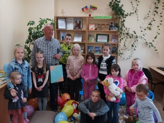 Akcija „Tėčiai skaito vaikams" Purvėnų bibliotekoje