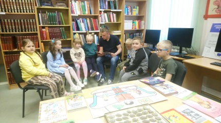 Akcija „Tėčiai skaito vaikams“ Baltosios Vokės bibliotekoje