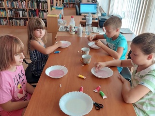 Piešimas ant pieno Turgelių bibliotekoje