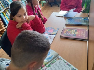 Garsinis pasakų skaitymas Jurgelionių bibliotekoje