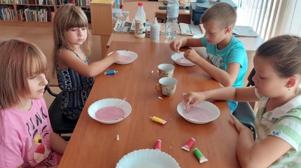 Piešimas ant pieno Turgelių bibliotekoje