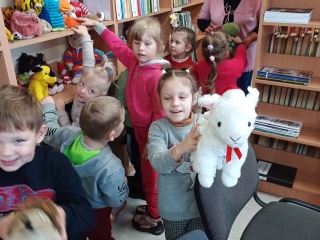 Edukacinė pamokėlė-ekskursija „Susipažink su biblioteka“