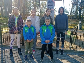 Gerviškių bibliotekos skaitytojai aplankė Kaniūkų kaimo kapines