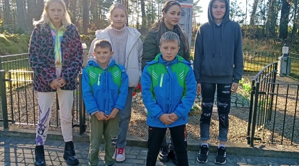 Gerviškių bibliotekos skaitytojai aplankė Kaniūkų kaimo kapines