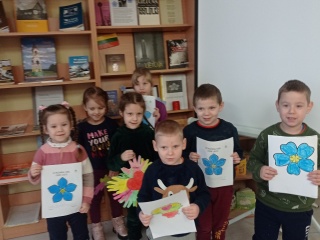 Edukacinė pamokėlė „Laisvės spalvos“ Poškonių bibliotekoje 