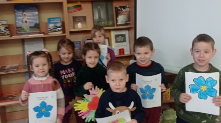 Edukacinė pamokėlė „Laisvės spalvos“ Poškonių bibliotekoje 