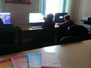 Edukacinė pamokėlė „Saugesnio interneto diena” Baltosios Vokės bibliotekoje
