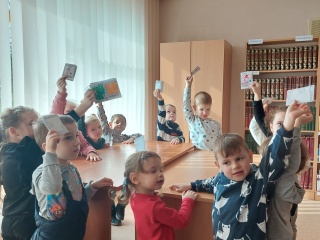 Turgelių bibliotekoje svečiavosi ikimokyklinukai