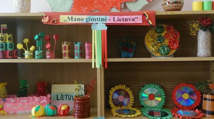 Rankdarbių ir piešinių paroda Baltosios Vokės bibliotekoje