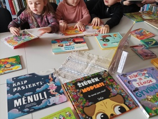 Ikimokyklinukų ekskursija bibliotekoje    