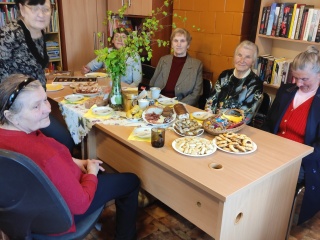 Senjorų susitikimas „Sužinok daugiau ir apsilankyk bibliotekoje“