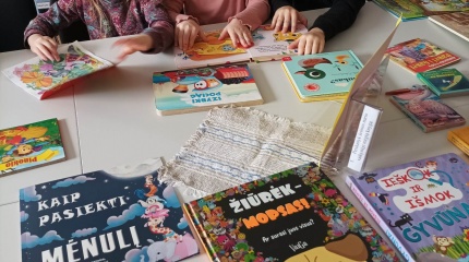 Ikimokyklinukų ekskursija bibliotekoje    