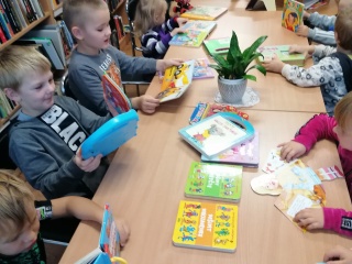 Dieveniškių bibliotekoje svečiavosi mažieji skaitytojai 