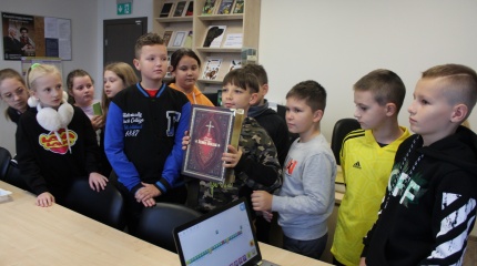 Šalčininkų bibliotekoje svečiavosi ketvirtokai