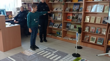 Poškonių bibliotekoje vyko edukacinė pamokėlė vaikams „Saugus kelias“