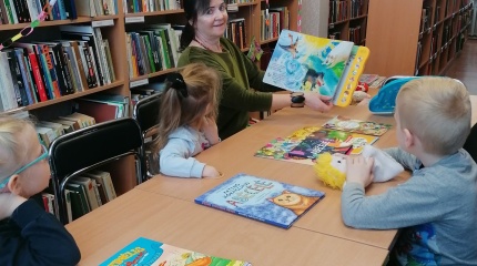 Pasakų popietė „Augu su knyga“