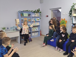 Jašiūnų bibliotekoje svečiavosi rašytoja Evelina Dociūtė