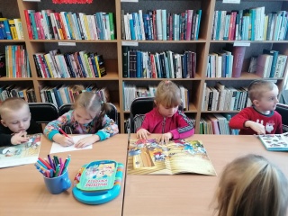 Pasakų popietė „Augu su pasaka“