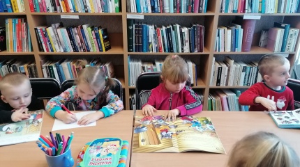 Pasakų popietė „Augu su pasaka“