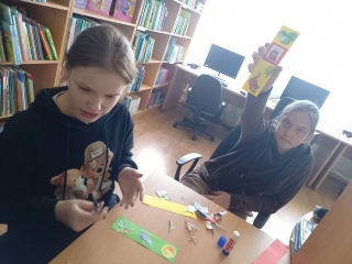 Edukacinė valandėlė „Pasidaryk skirtuką sau ir draugui“