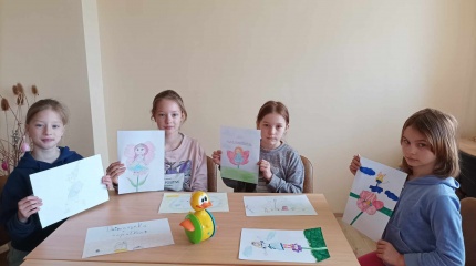 Garsinis skaitymas „Kelionė po pasaulio pasakas“