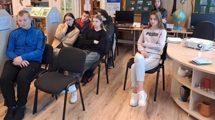 Butrimonių bibliotekoje svečiavosi gimnazistai