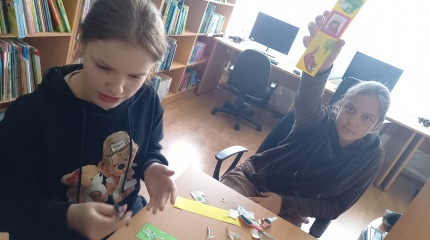 Edukacinė valandėlė „Pasidaryk skirtuką sau ir draugui“