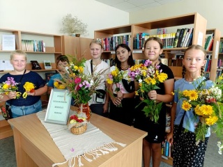 Edukacinis užsiėmimą „Puokštė Švenčiausiajai Mergelei Marijai“