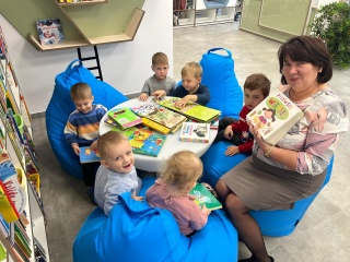 Mažųjų skaitytojų kelionė į biblioteką