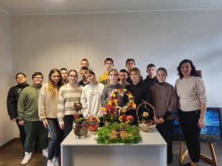 Eišiškių bibliotekoje vyko rudens kompozicijų edukacija „Linksmas ruduo"