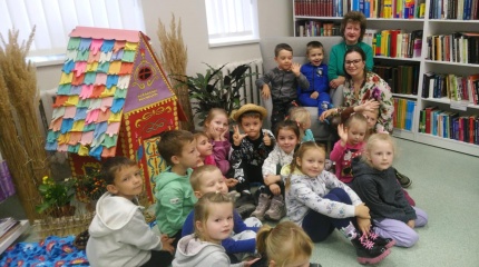 Mažųjų skaitytojų apsilankymas bibliotekoje