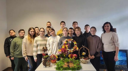 Eišiškių bibliotekoje vyko rudens kompozicijų edukacija „Linksmas ruduo"