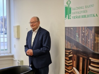 Bibliotekoje svečiavosi ypatingas svečias Česlovas Juršėnas
