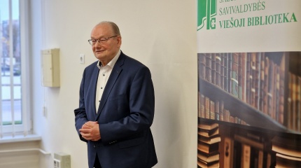 Bibliotekoje svečiavosi ypatingas svečias Česlovas Juršėnas