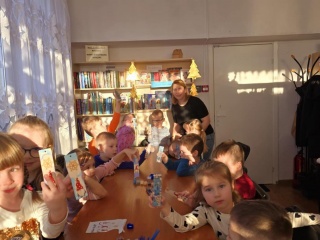 Edukacinis užsiėmimas vaikams „Kalėdinis knygų skirtukas“