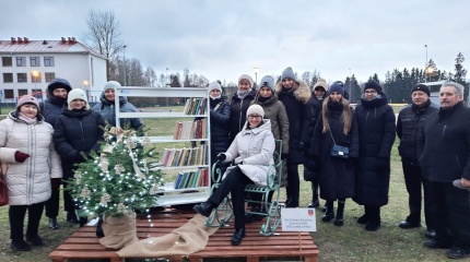 Šalčininkų biblioteka dalyvauja eglučių alėjos kūrime 